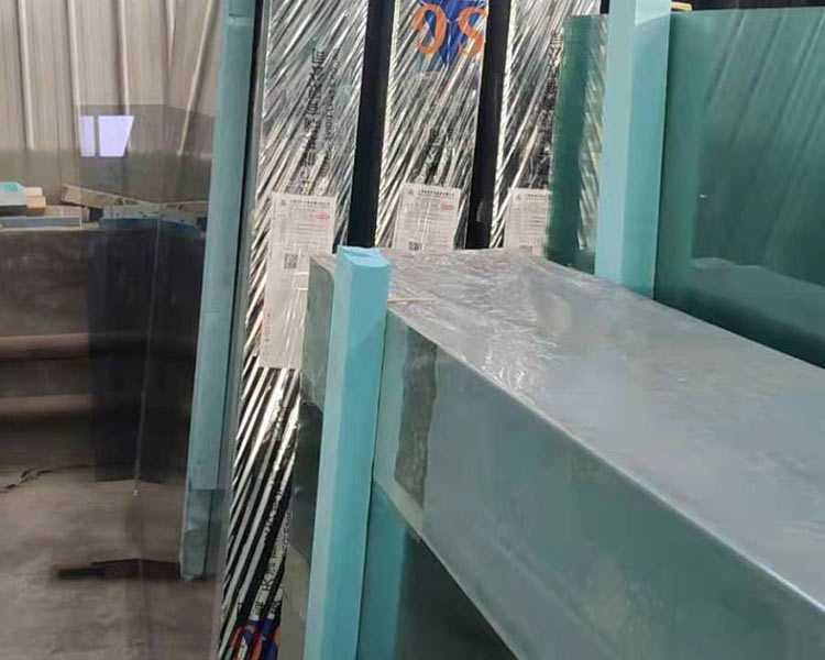 山西鑫银海公司：太原玻璃幕墙的优缺点？